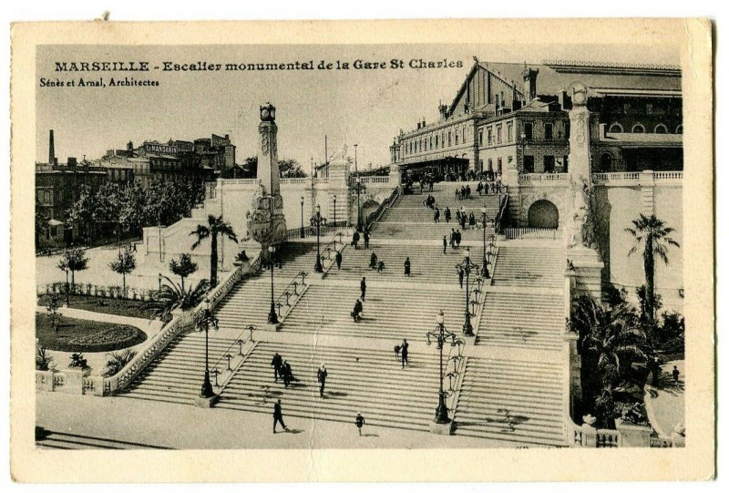 Carte postale ancienne Bouche-du-Rhône Marseille Escalier Monumental de la gare Saint-Charles à Marseille