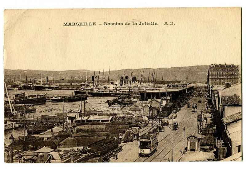 Carte postale ancienne Bouche-du-Rhône Marseille Bassins de la Jolliette animation à Marseille