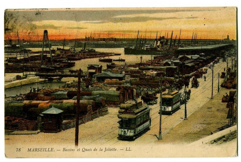 Carte postale ancienne Bouche-du-Rhône Marseille Bassins et Quais de la Jolliette animation à Marseille