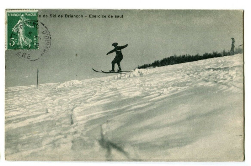 Carte postale ancienne Hautes-Alpes Ecole de ski de Briançon Exercice de saut animé à Briançon