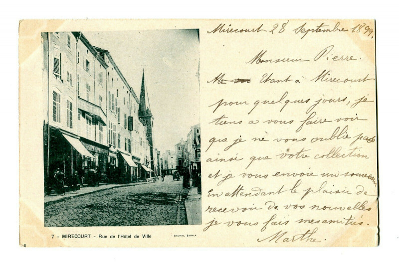 Carte postale ancienne Vosges Mirecourt Rue de l'Hôtel de Ville animé à Mirecourt