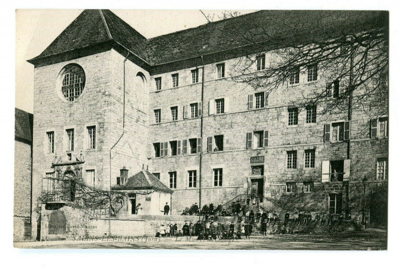 Carte postale ancienne Jura Salins-les-Bains Le Musée et le Collège animé à Salins-les-Bains
