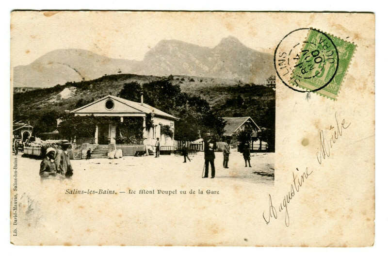 Carte postale ancienne Jura Salins-les-Bains Le Mont Poupet vu de la Gare animé à Salins-les-Bains