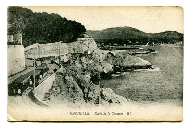 Carte postale ancienne Bouche-du-Rhône Marseille Route de la Corniche animé à Marseille