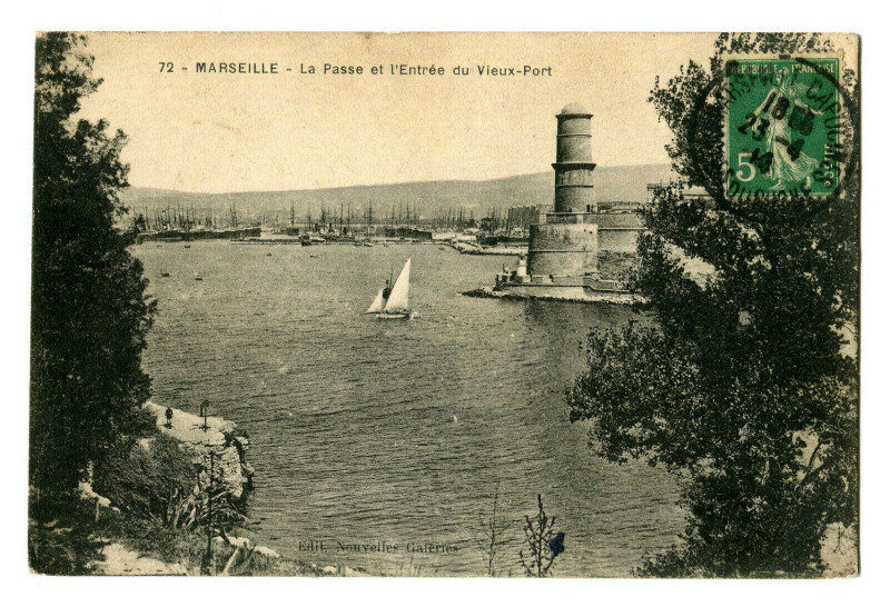 Carte postale ancienne Bouche-du-Rhône Marseille La Passe et l'Entrée du Vieux-Port à Marseille