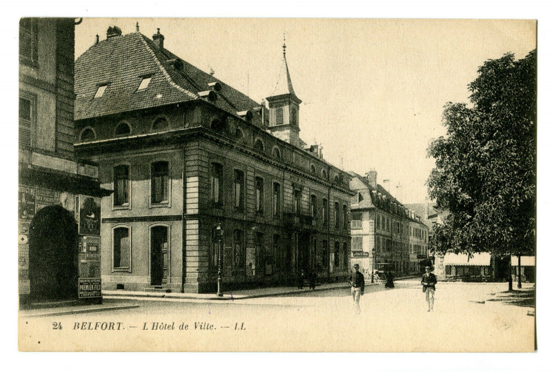 Carte postale ancienne Territoire-de-Belfort Belfort l'Hôtel de Ville animé à Belfort