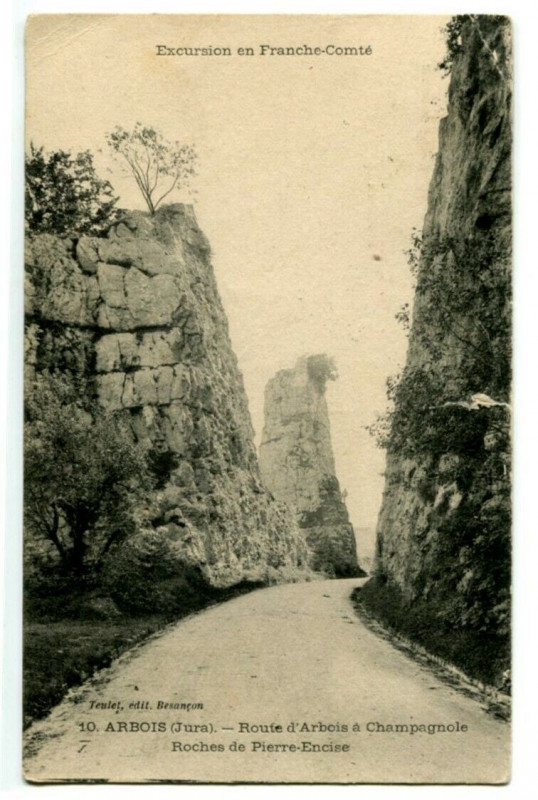 Carte postale ancienne Jura Arbois route d'Arbois à Champagnole Roches de Pierre-Encise à Arbois
