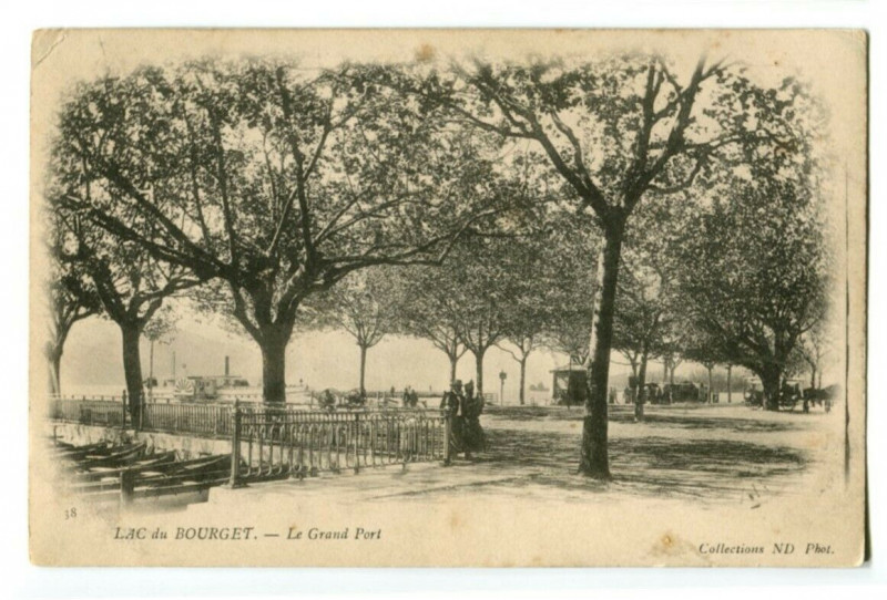 Carte postale ancienne Savoie Aix-les-Bains Lac du Bourget Le Grand Port animé à Aix-les-Bains