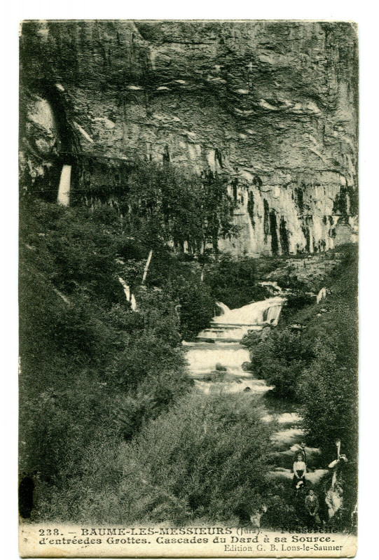 Carte postale ancienne Jura Baume-les-Messieurs Entrée des Grottes Cascades du Dard à sa source à Baume-les-Messieurs