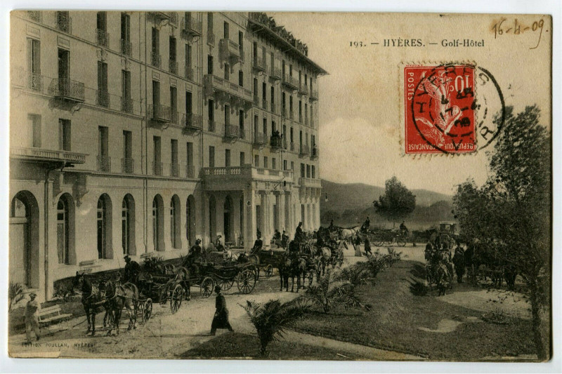 Carte postale ancienne Var Hyères Golf-Hôtel animé calèches à Hyères