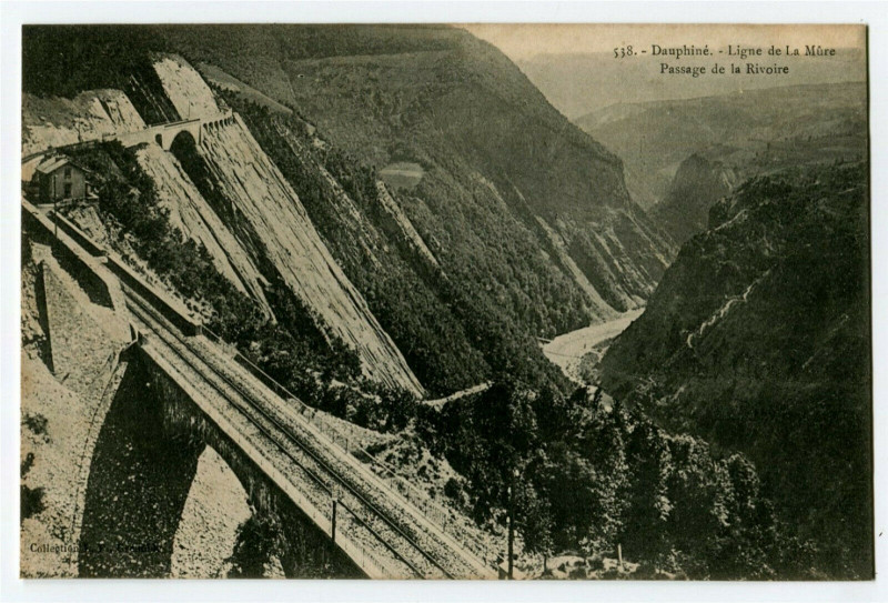 Carte postale ancienne Isère Ligne de la Mure Passage de la Rivoire à La Mure