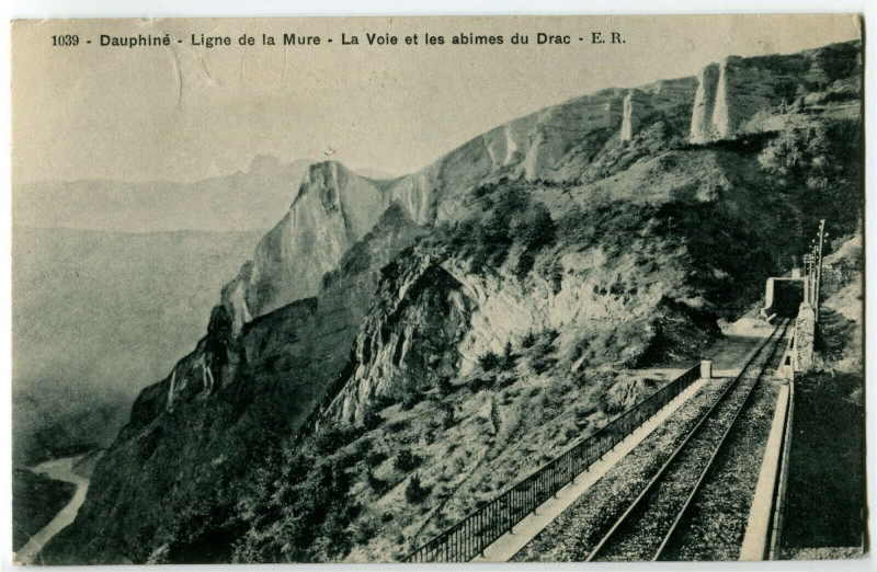 Carte postale ancienne Isère  Ligne de la Mure La Voie et les Abîmes du Drac à La Mure