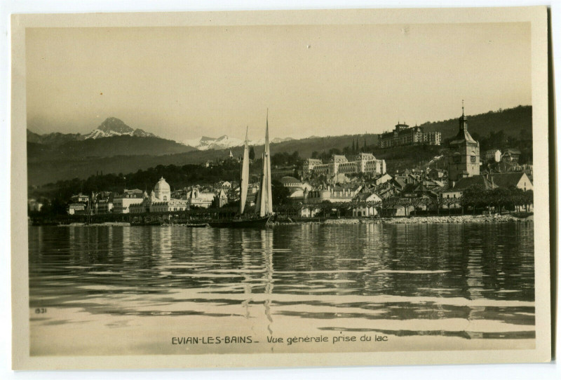 Carte postale ancienne Haute-Savoie Evian-les-Bains Vue prise du Lac carte-photo à Évian-les-Bains