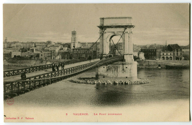 Carte postale ancienne Drôme Valence Le Pont suspendu à Valence