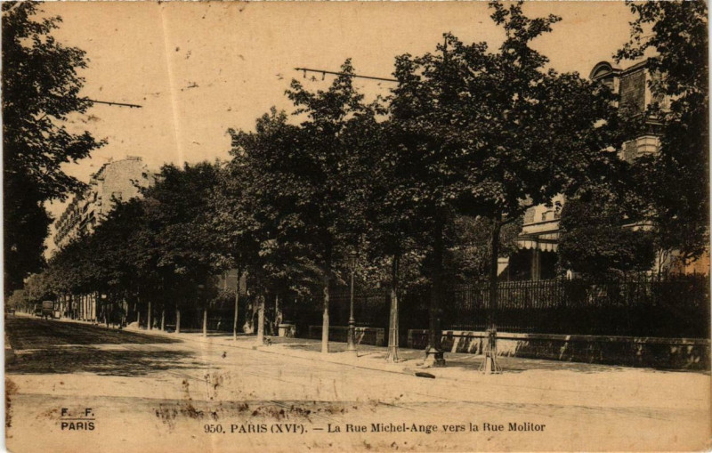 Carte postale ancienne La Rue Michel-Ange vers la Rue Molitor à Paris 16e