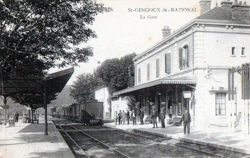 Carte postale ancienne Saint Gengoux Le National La Gare (Train En Gare à Saint-Gengoux-le-National