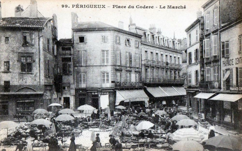 Carte postale ancienne Place du Coderc - Le Marché à Périgueux