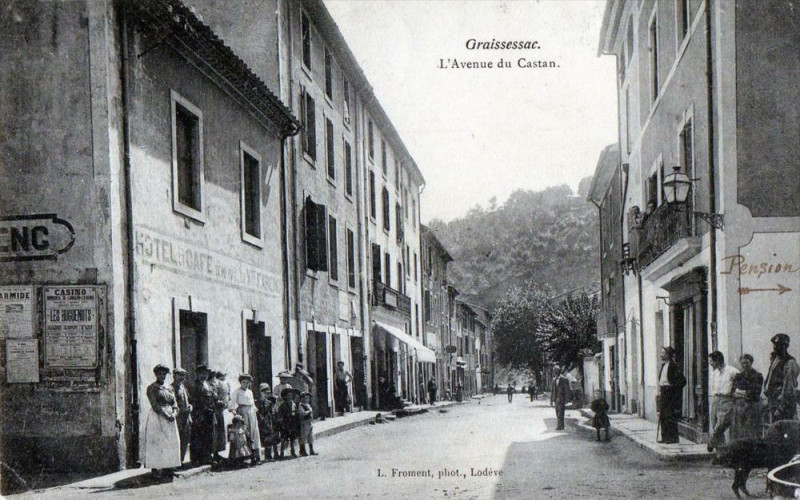 Carte postale ancienne Graissessac L'Avenue Du Castan (Animation à Graissessac