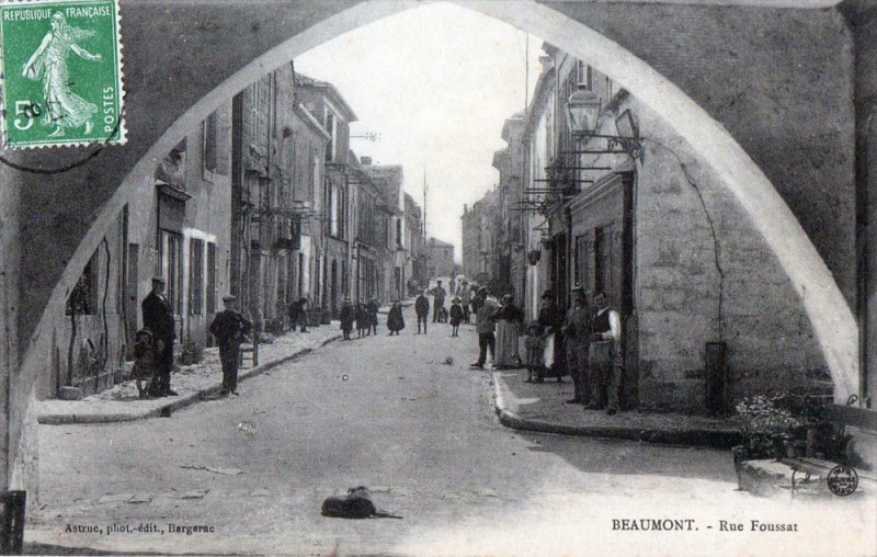 Carte postale ancienne Beaumont Rue Foussat (cpa animée