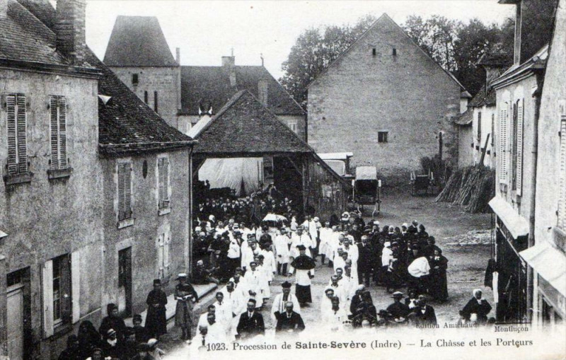 Carte postale ancienne Procession De Sainte Severe La Chasse Et Les Porteurs (Belle Animation