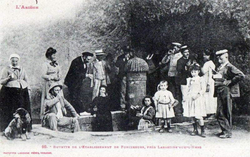 Carte postale ancienne L'Ariège Buvette de l'établissement de Foncirgues près Labastide Sur L'He