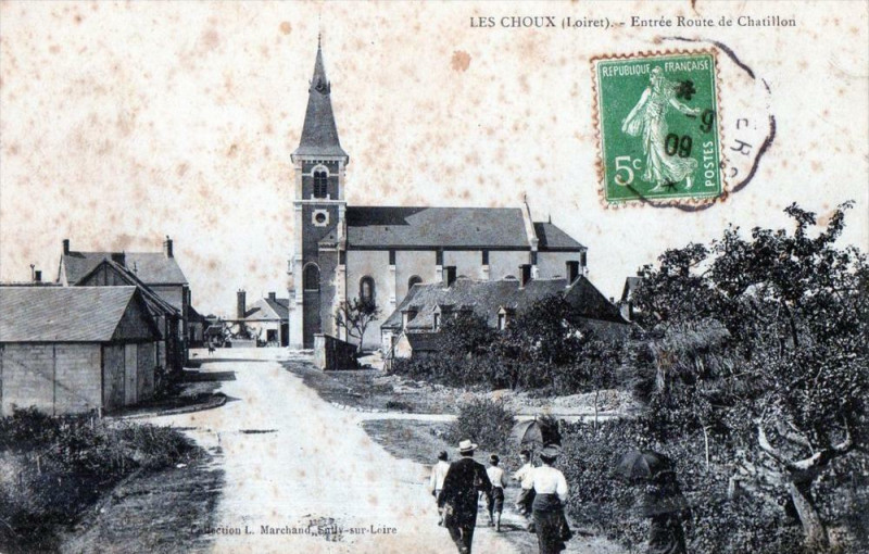 Carte postale ancienne Les Choux Entree Route De Chatillon (cpa animée) aux Choux