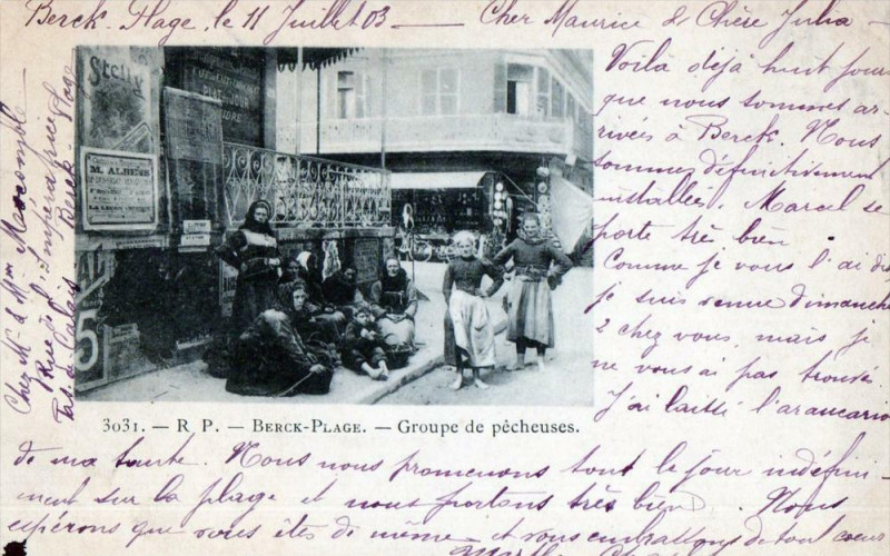 Carte postale ancienne Berck Plage Groupe De Pecheurs (dos non divisé)  (Cpa Animee) à Berck