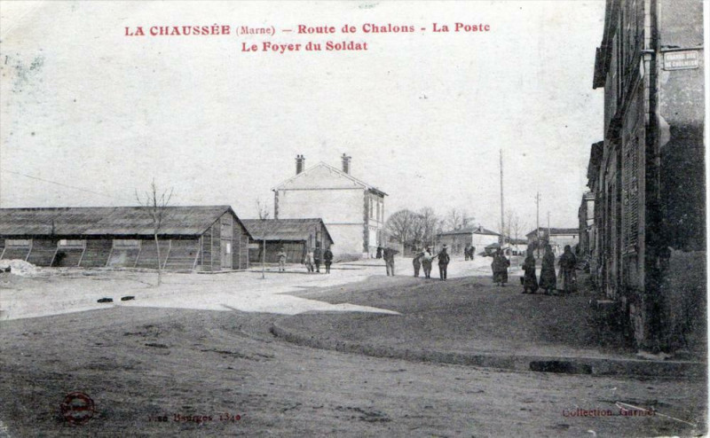 Carte postale ancienne La Chaussee Route De Chalons La Poste   (cpa animée)