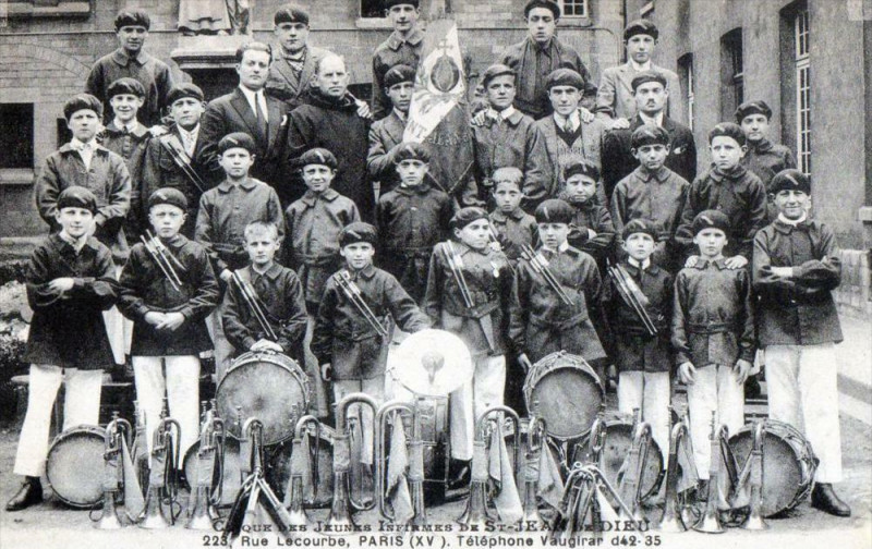 Carte postale ancienne Clinique des Jeunes Infirmes de Saint-Jean de Dieu -Rue Lecourbe à Paris 15e