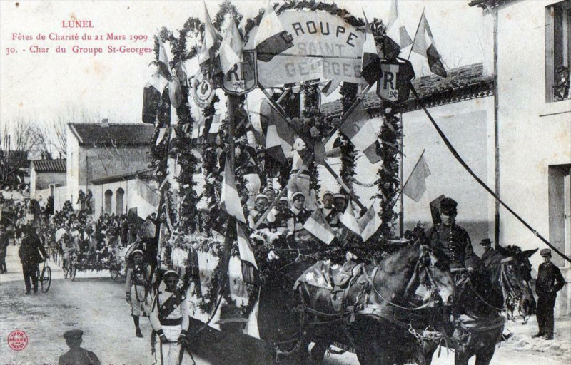 Carte postale ancienne Lunel Fetes De Charite Du 21 Mars 1909 Char Du Groupe Saint-Georges à Lunel