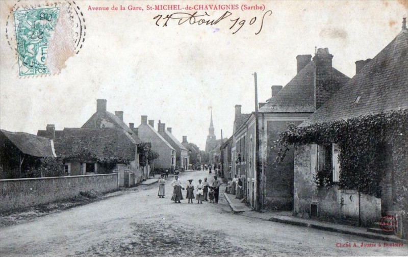 Carte postale ancienne Avenue De La Gare Saint Michel De Chavaignes (cpa animée) à Saint-Michel-de-Chavaignes