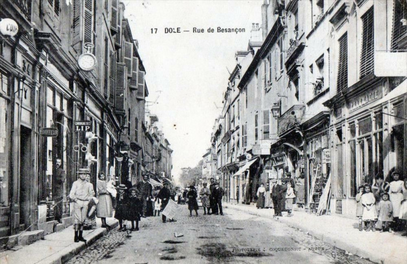 Carte postale ancienne Dole Rue De Besancon (Belle Animation à Dole