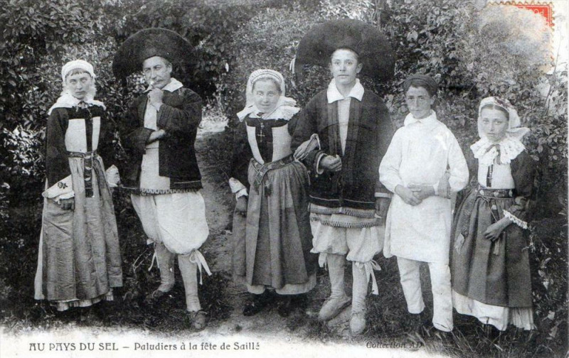 Carte postale ancienne Au Pays Du Sel Paludiers A La Fete De Saille (Gros Plan