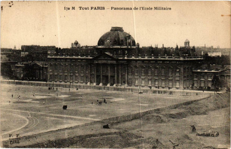 Carte postale ancienne Tout Paris 7e 170 M Panorama de l'Ecole Militaire à Paris 7e