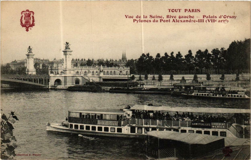 Carte postale ancienne Vue de la Seine, Rive gauche - Palais d'Orsay - Pylones du Pont Alexandre-III à Paris 8e