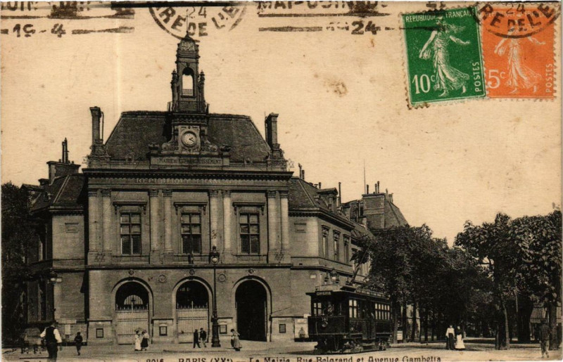 Carte postale ancienne La Mairie, Rue Belgrand et Avenue Gambetta à Paris 20e