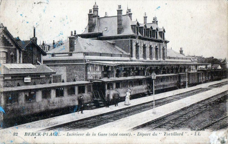 Carte postale ancienne Berck Plage Interieur De La Gare Cote Ouest Depart Du Train Tortillard à Berck