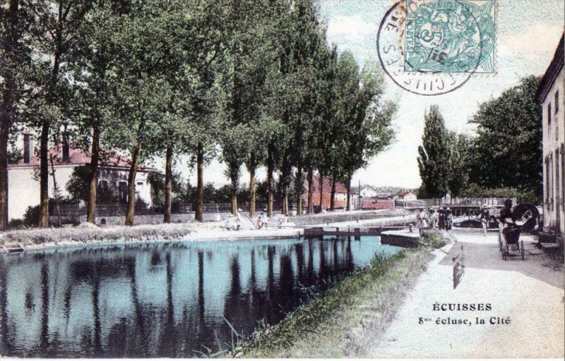 Carte postale ancienne Ecuisses 8e Ecluse La Cite à Écuisses