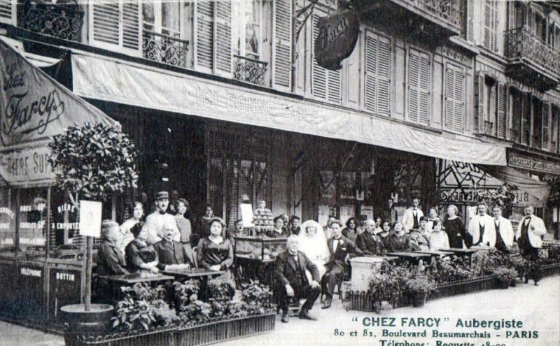 Carte postale ancienne Paris 11e Magasin Chez Farcy Aubergiste Boulevard Beaumarchais à Paris 11e