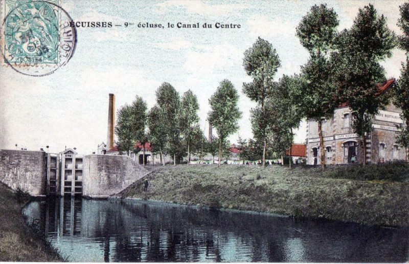 Carte postale ancienne Ecuisses 9e Ecluse Le Canal Du Centre à Écuisses