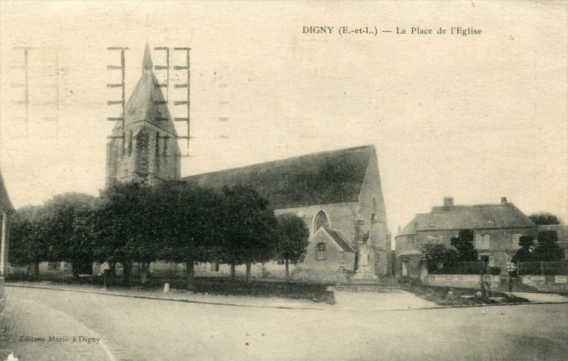 Carte postale ancienne Digny La Place De L'Eglise à Digny
