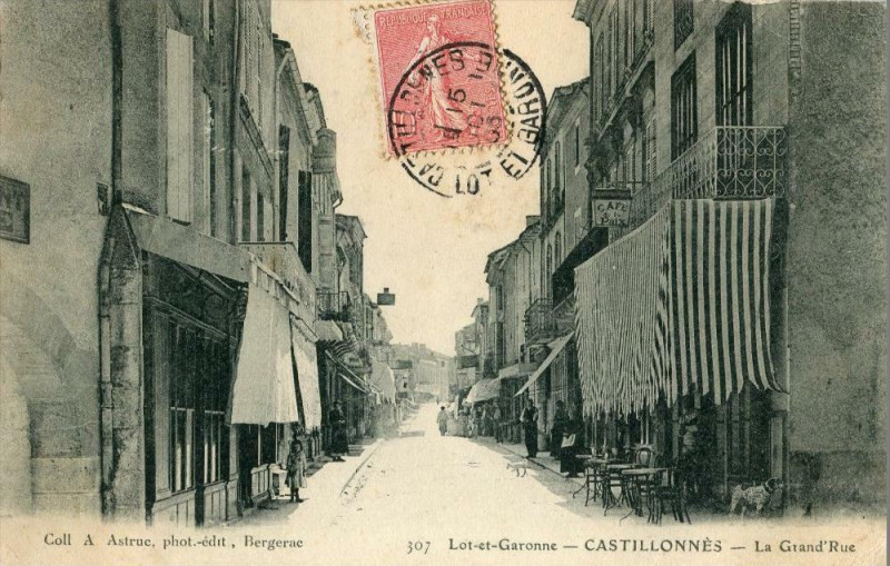 Carte postale ancienne Castillonnes La Grand'Rue à Castillonnès