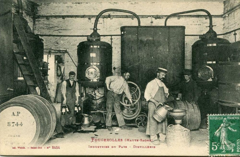 Carte postale ancienne Fougerolles Industrie Du Pays Distillerie (Cpa Top De France RARE!! à Ouge