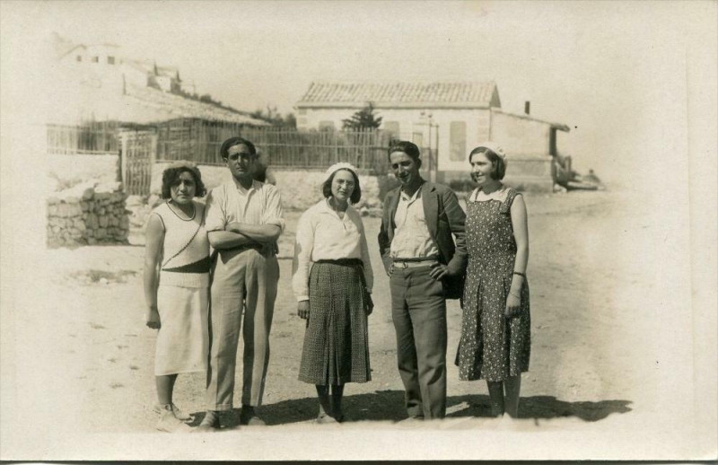 Carte postale ancienne Leucate Rare Carte Photo Avec Belle Animation Dans La Rue (Jolie Cpa à Leucate