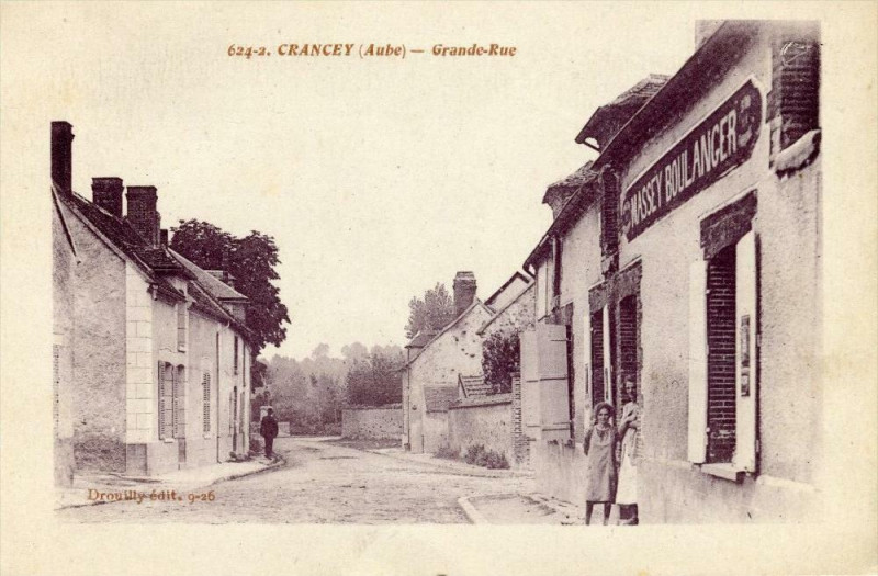 Carte postale ancienne Crancey Grande Rue (cpa animée)  pas courante boulanger à Crancey