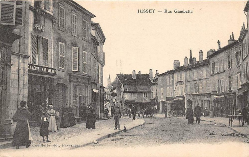 Carte postale ancienne Jussey Rue Gambetta à Jussey