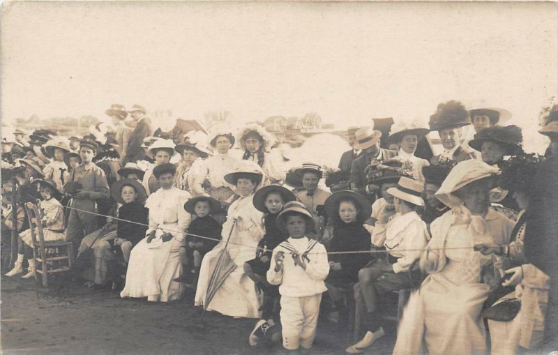 Carte postale ancienne Royan Veritable Carte Photo Marquee Au Verso Royan Photographe M.bonnetea à Royan