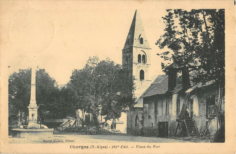 Carte postale ancienne Chorges Place Du Fort à Chorges