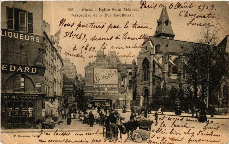 Carte postale ancienne Eglise Saint-Médard - Perspective de la Rue Mouffetard à Paris 5e