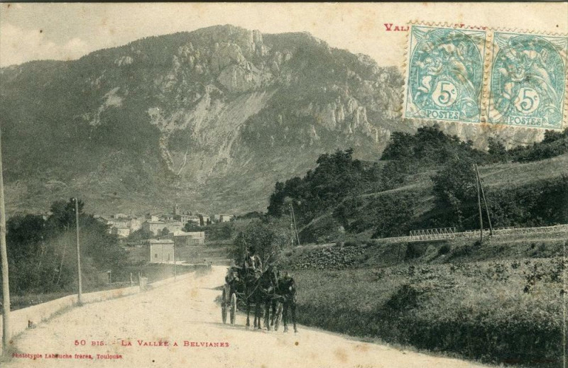 Carte postale ancienne Vallee De L'Aude La Vallee A Belvianes (attelage)
